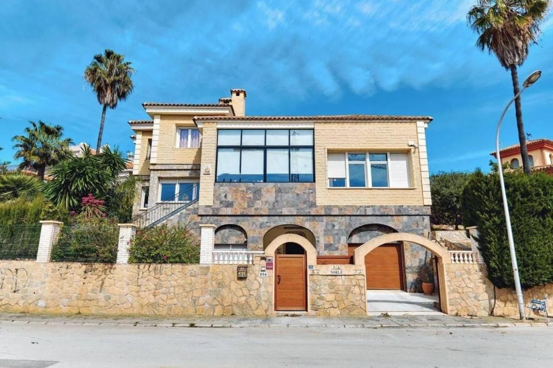 Herverkoop - Detached Villa -
Campoamor