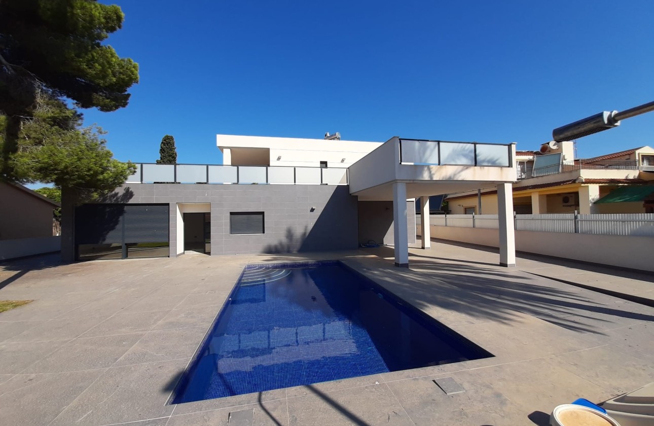 Herverkoop - Detached Villa -
Orihuela Costa