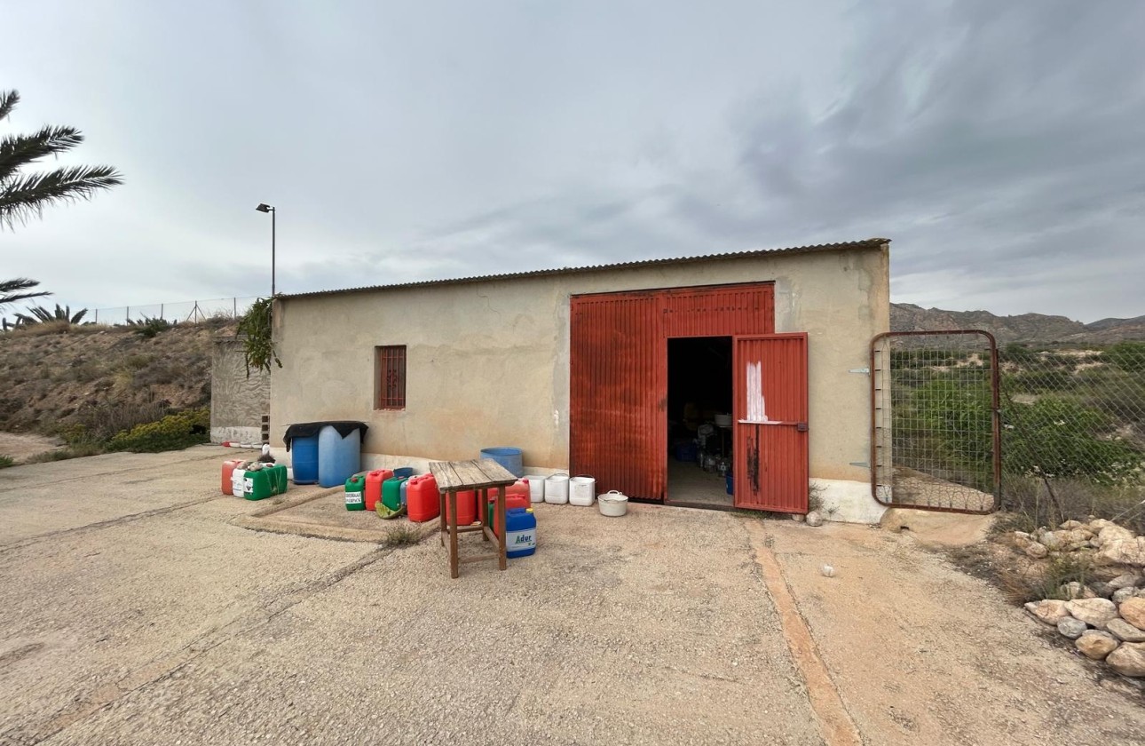 Herverkoop - Finca Landelijk pand -
Albatera