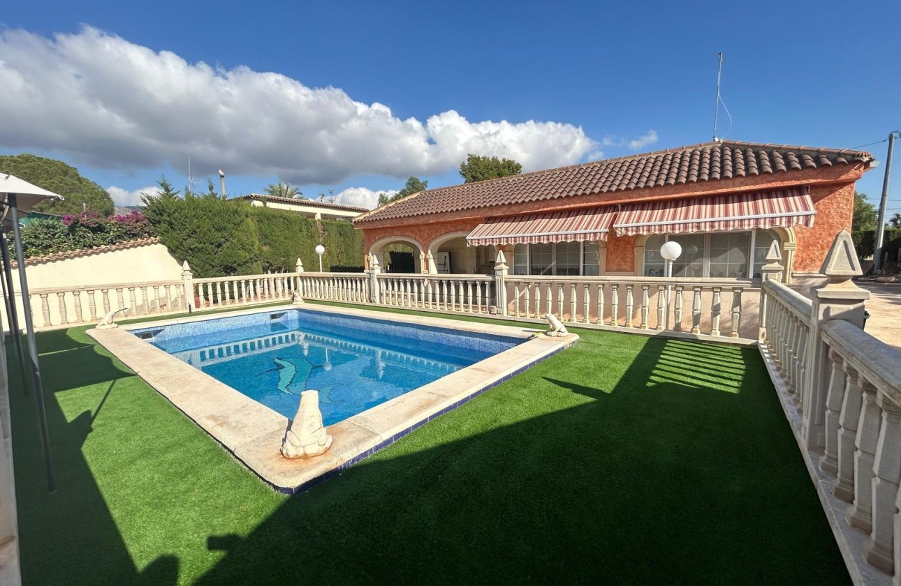 Herverkoop - Finca Landelijk pand -
Albatera