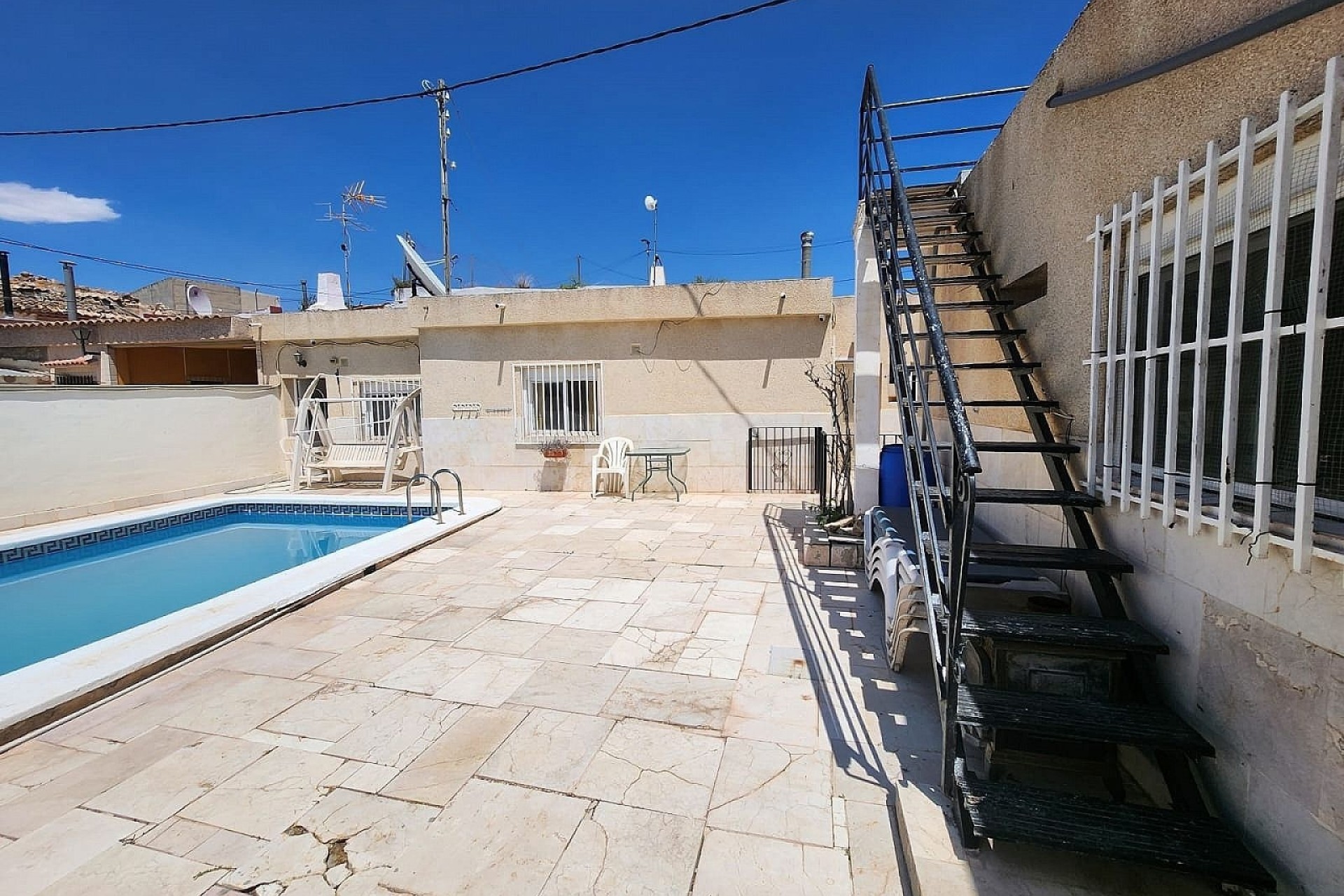 Herverkoop - Finca Landelijk pand -
Algueña