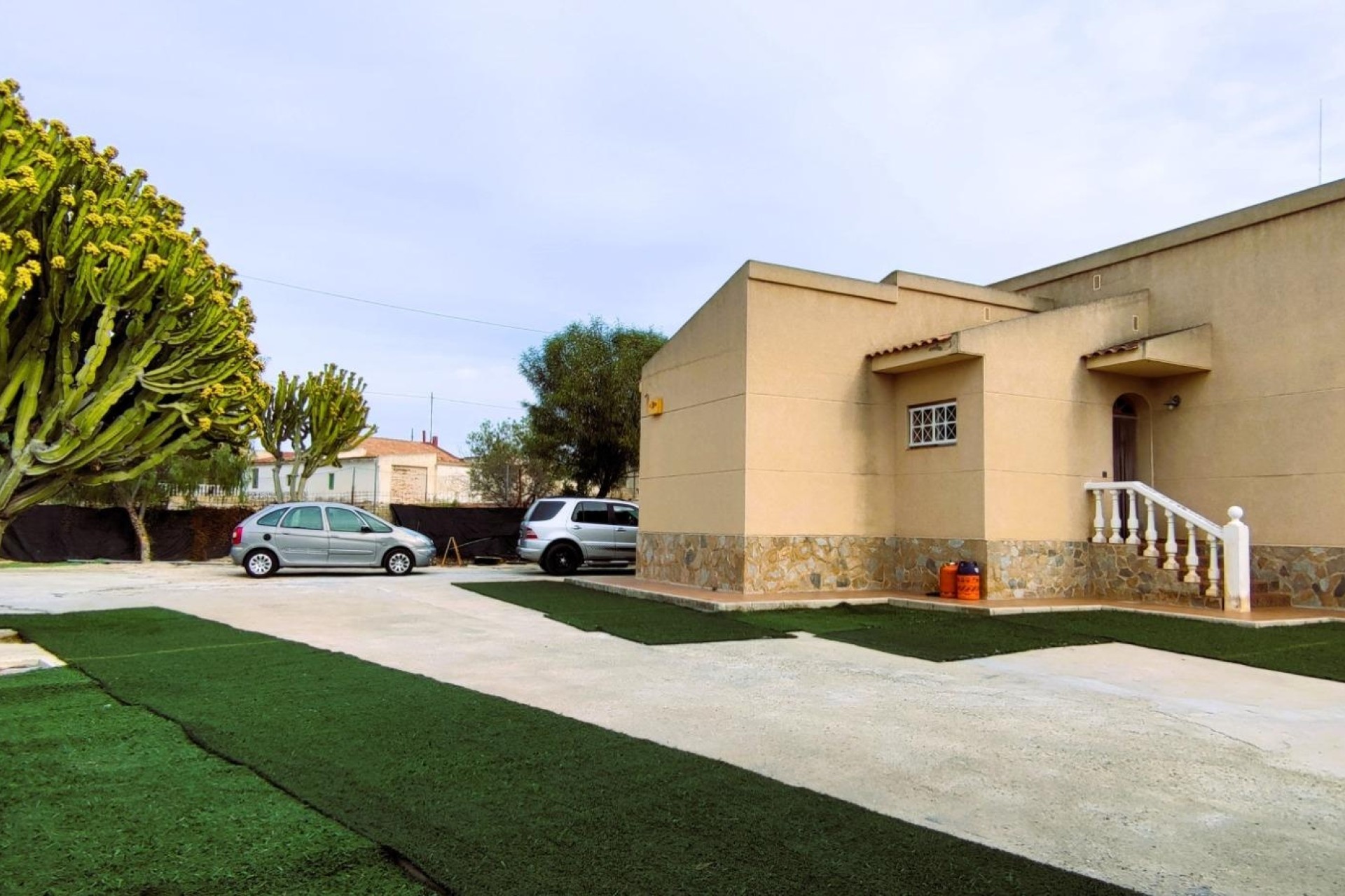 Herverkoop - Finca Landelijk pand -
Alicante