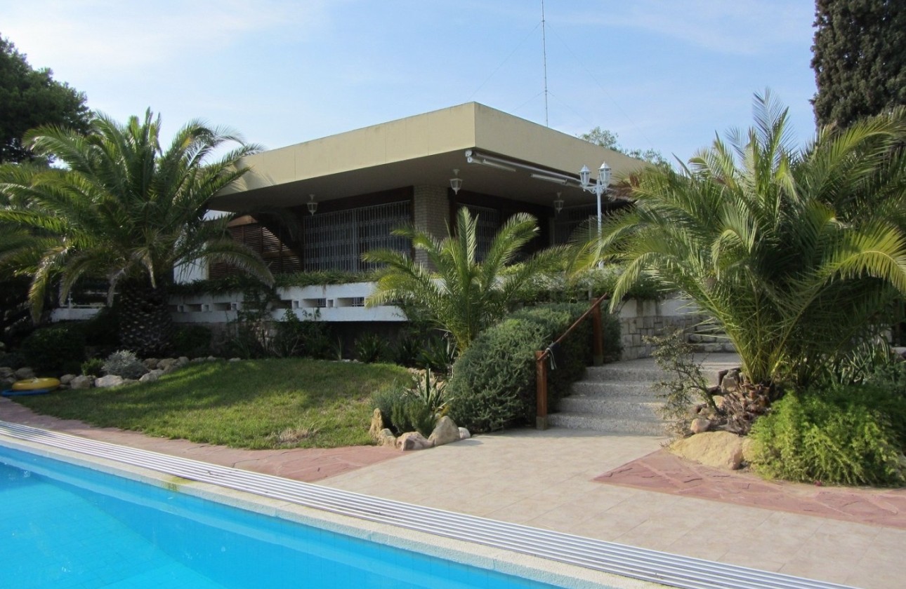 Herverkoop - Finca Landelijk pand -
Alicante