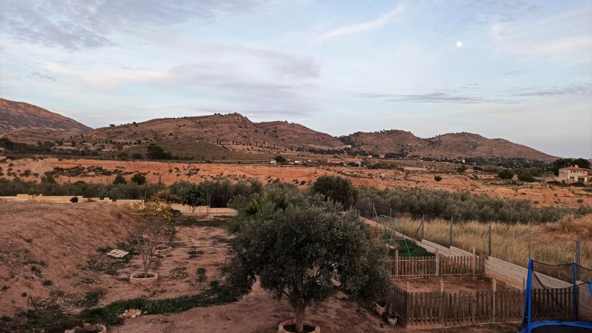 Herverkoop - Finca Landelijk pand -
Alicante