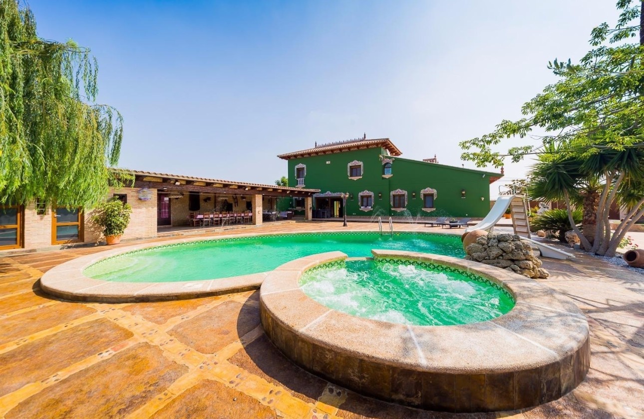 Herverkoop - Finca Landelijk pand -
Almoradí