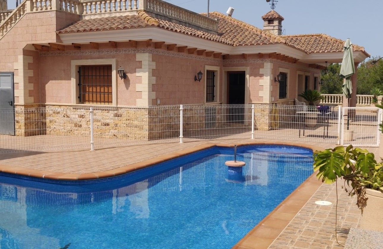 Herverkoop - Finca Landelijk pand -
CAÃADA DE SAN PEDRO