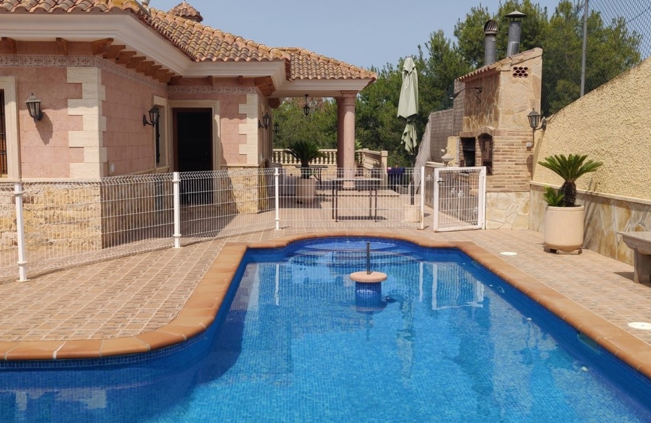 Herverkoop - Finca Landelijk pand -
CAÃADA DE SAN PEDRO