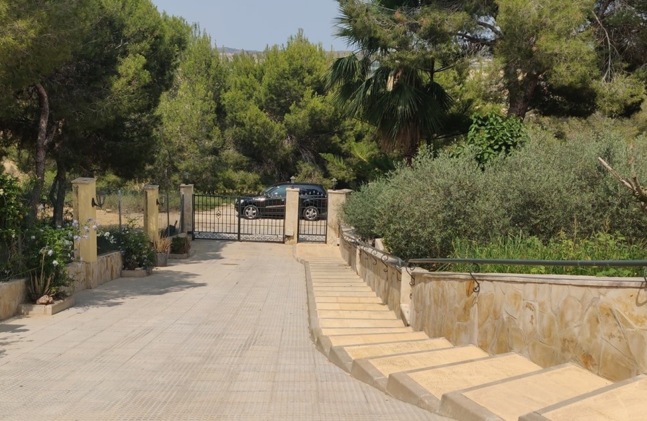 Herverkoop - Finca Landelijk pand -
CAÃADA DE SAN PEDRO