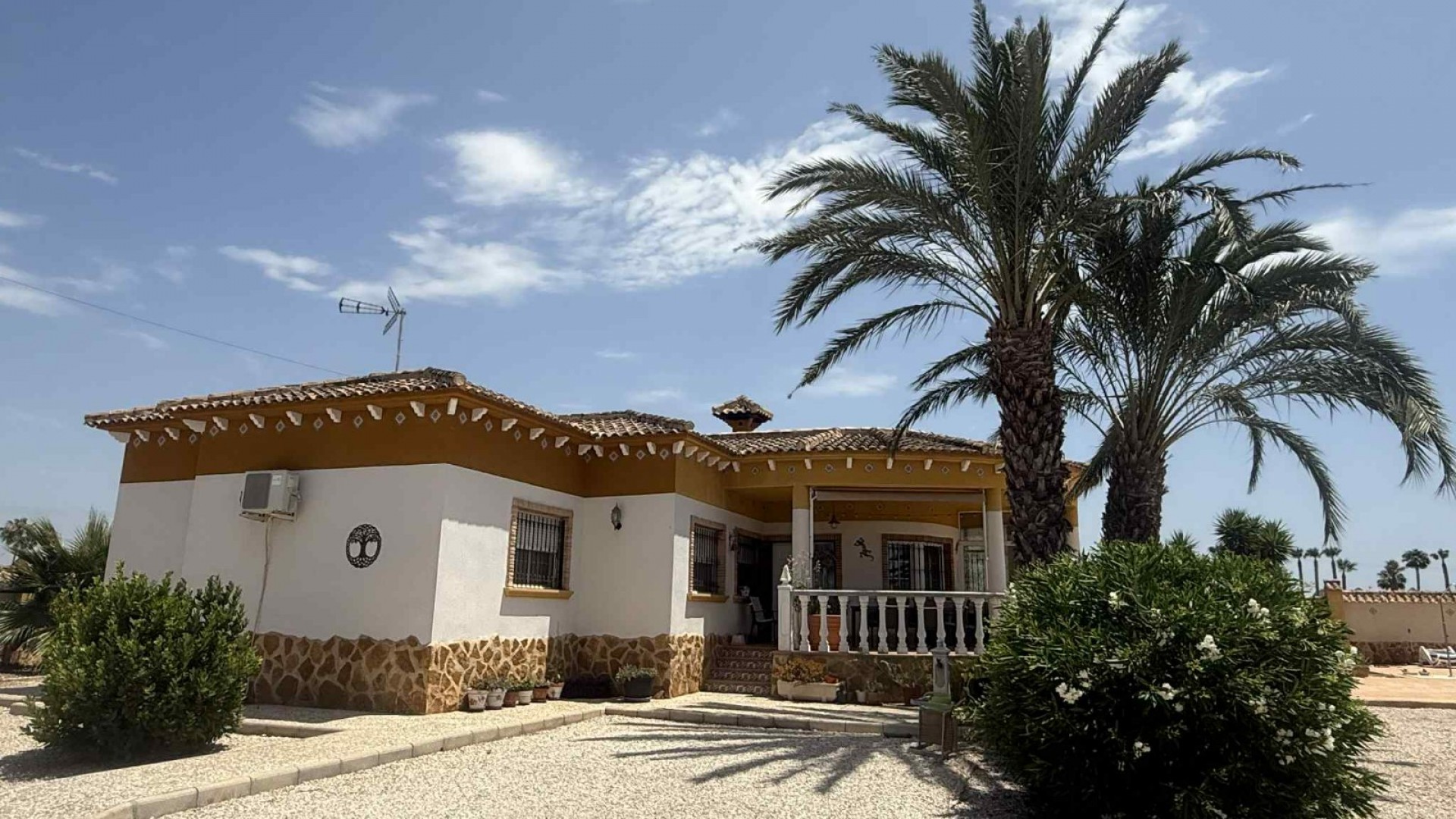 Herverkoop - Finca Landelijk pand -
Catral