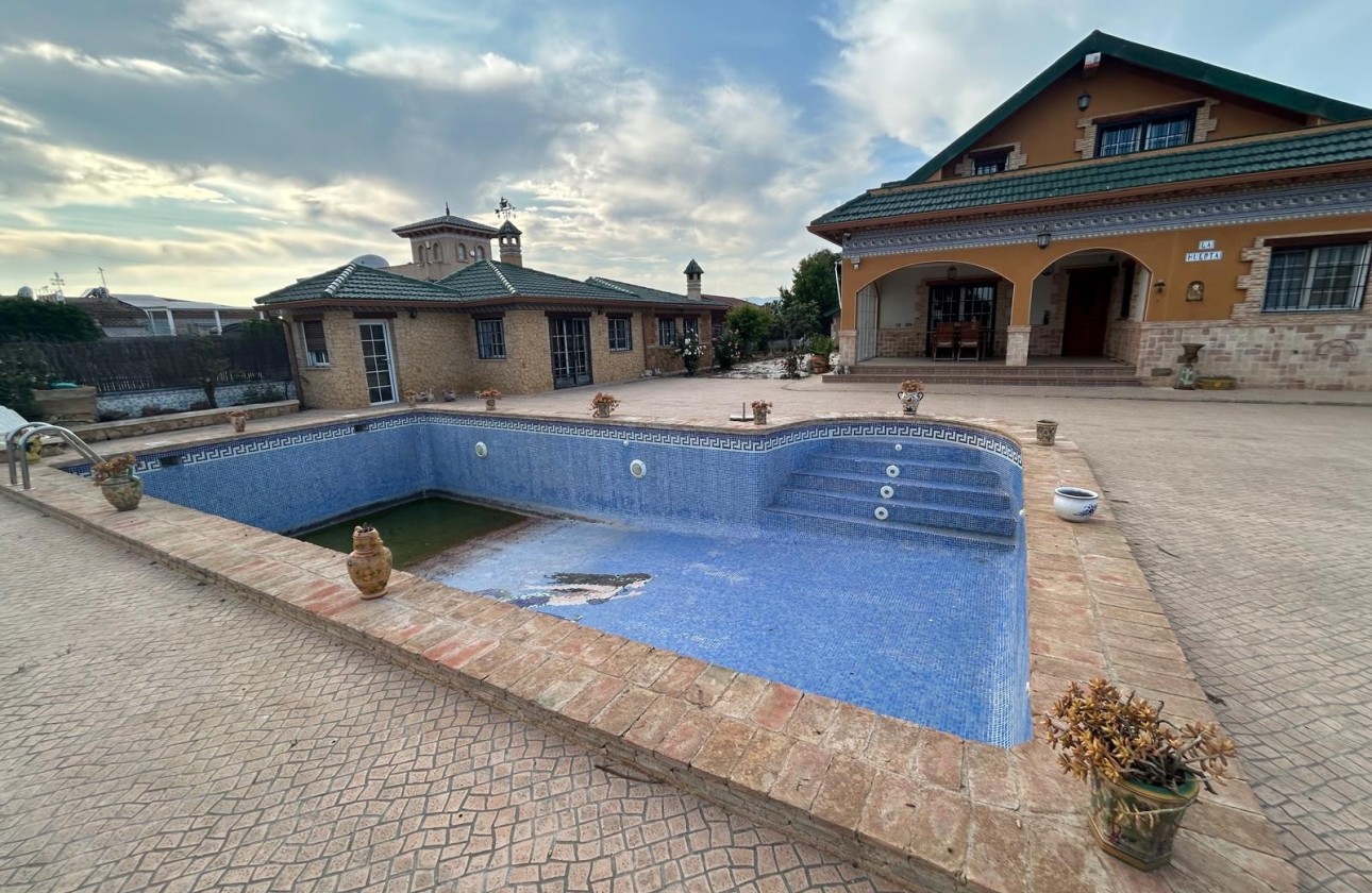 Herverkoop - Finca Landelijk pand -
Catral