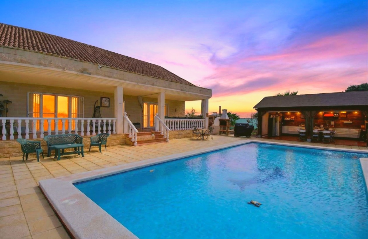 Herverkoop - Finca Landelijk pand -
Crevillente