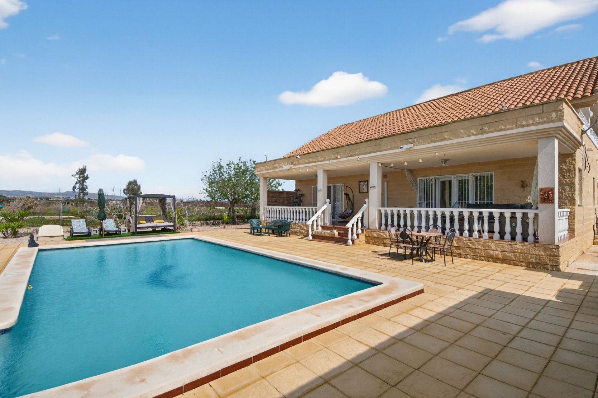 Herverkoop - Finca Landelijk pand -
Crevillente