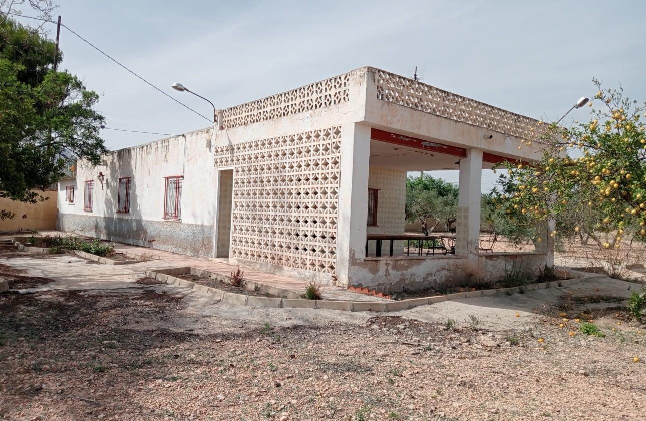 Herverkoop - Finca Landelijk pand -
Crevillente