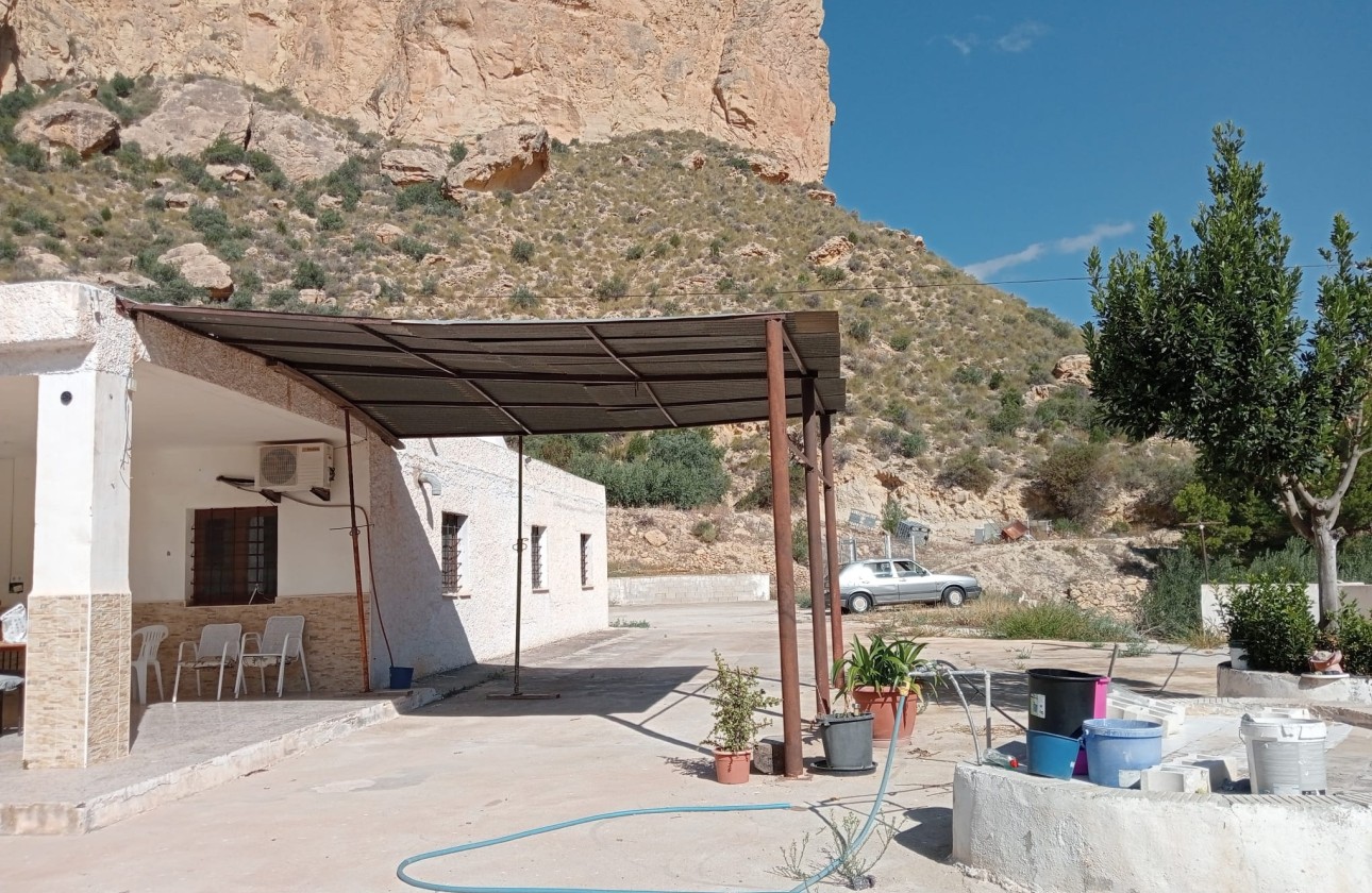 Herverkoop - Finca Landelijk pand -
Crevillente