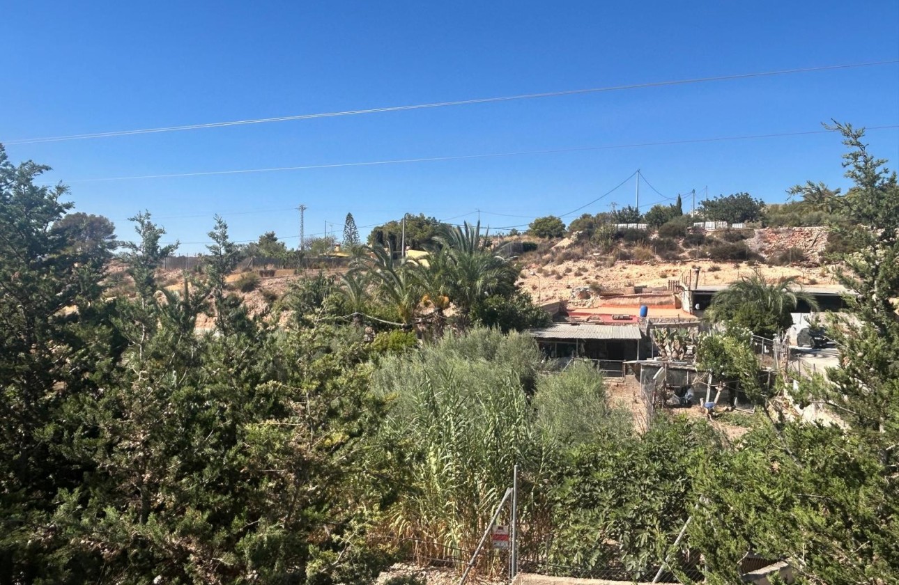 Herverkoop - Finca Landelijk pand -
Crevillente