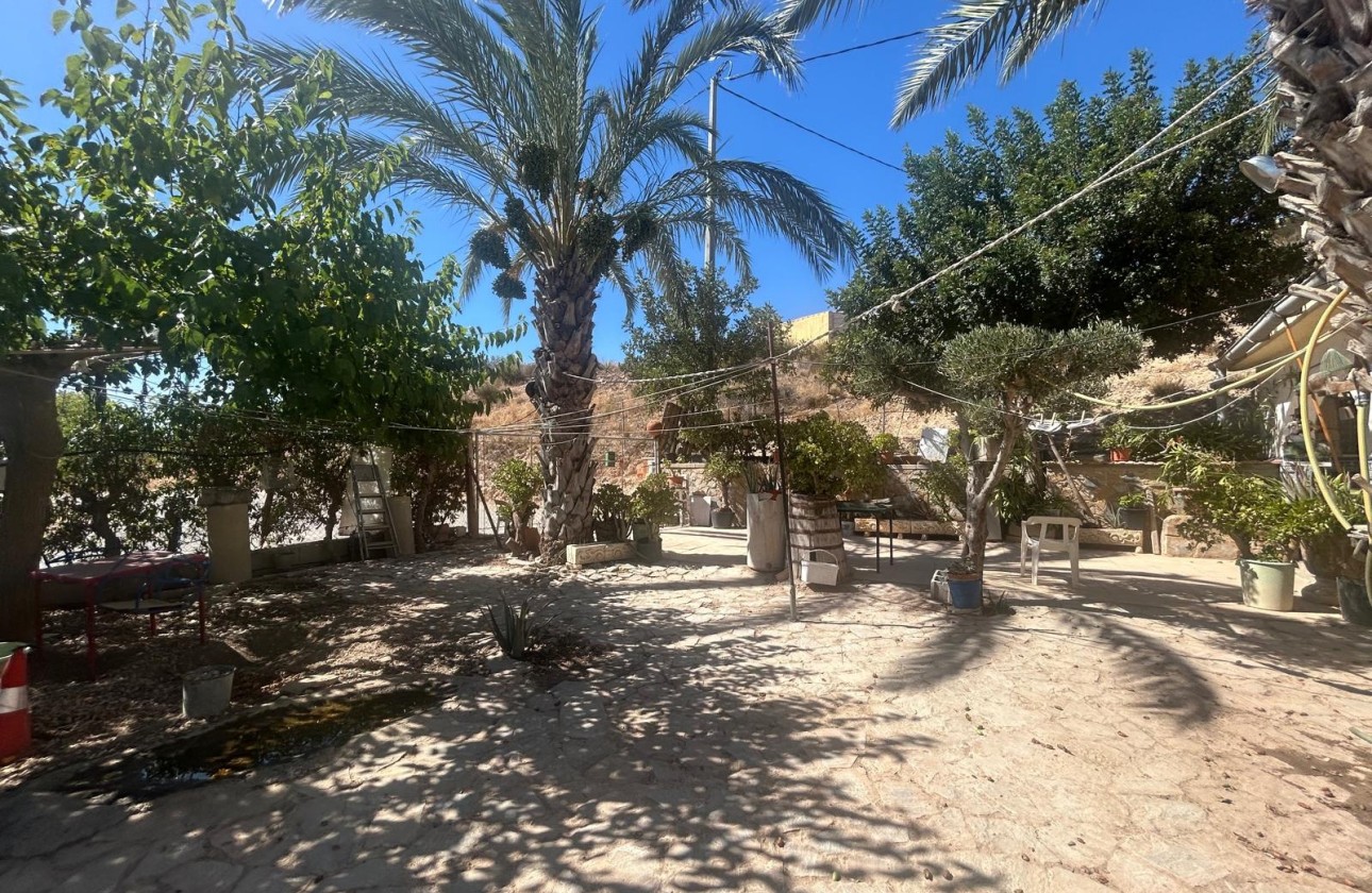 Herverkoop - Finca Landelijk pand -
Crevillente