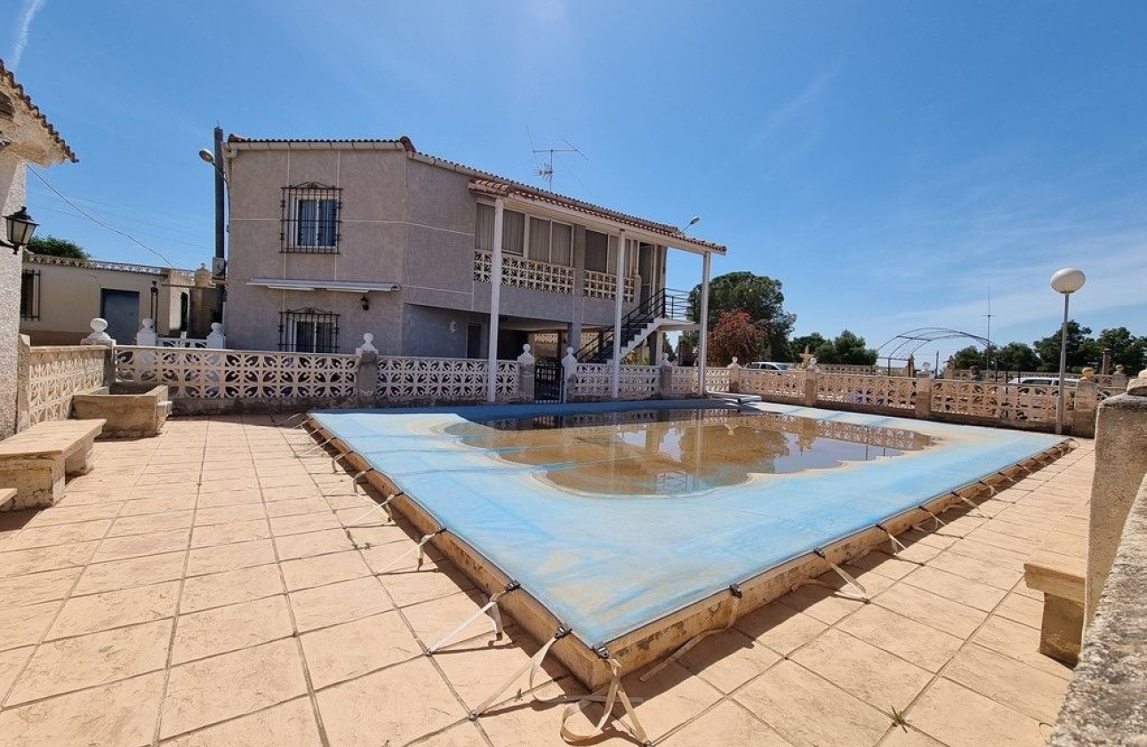 Herverkoop - Finca Landelijk pand -
Crevillente