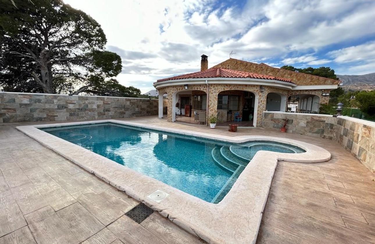 Herverkoop - Finca Landelijk pand -
Crevillente