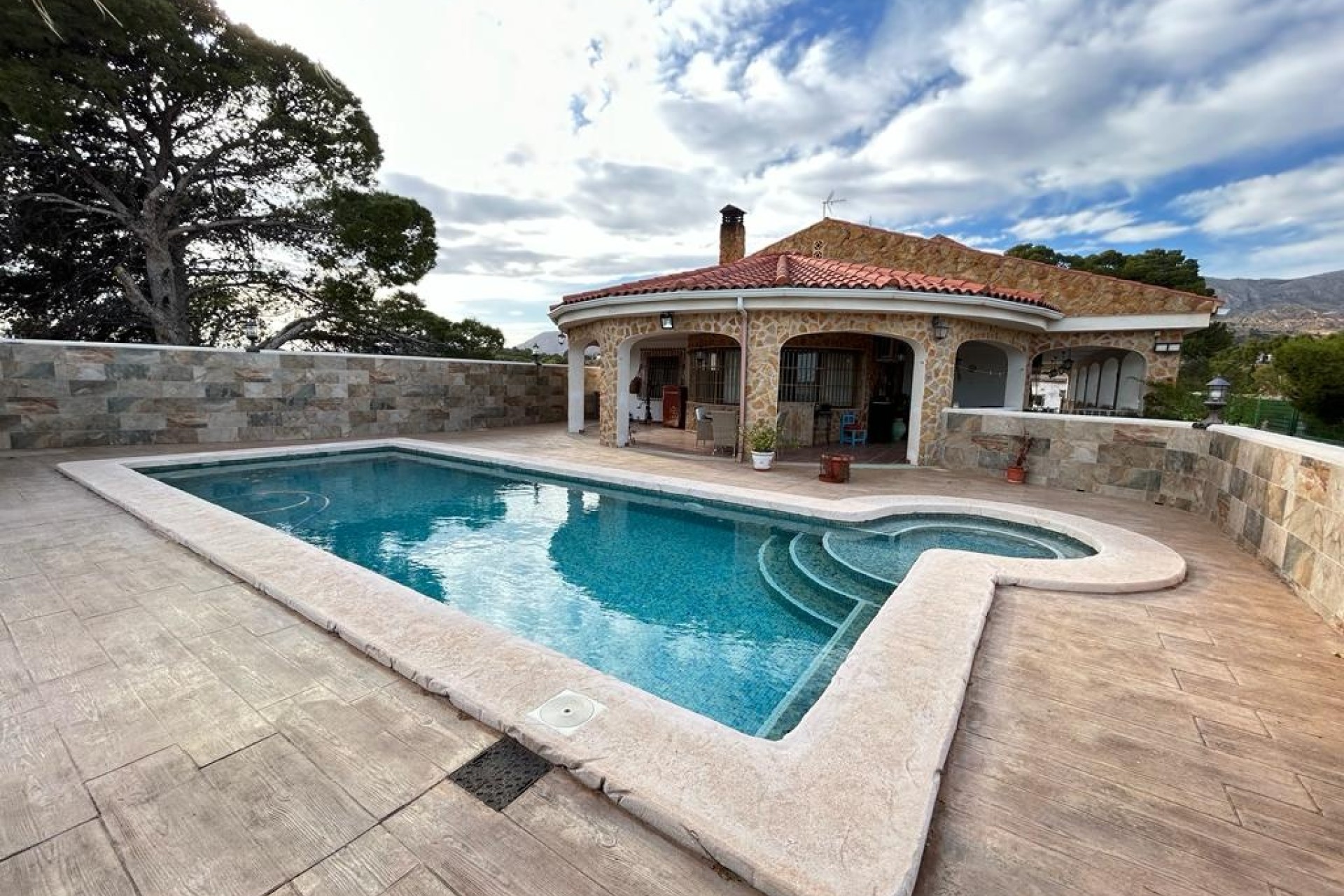 Herverkoop - Finca Landelijk pand -
Crevillente