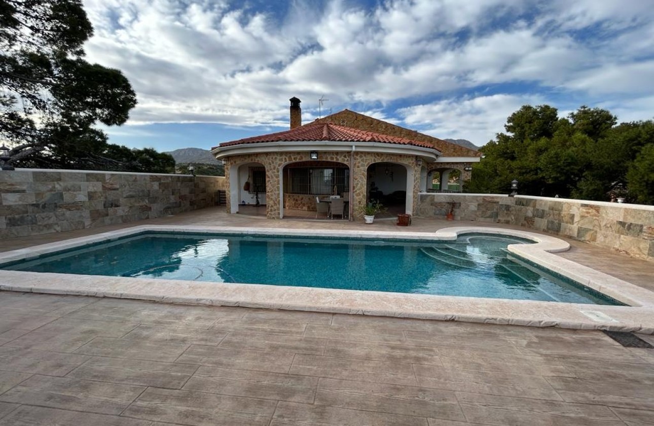 Herverkoop - Finca Landelijk pand -
Crevillente