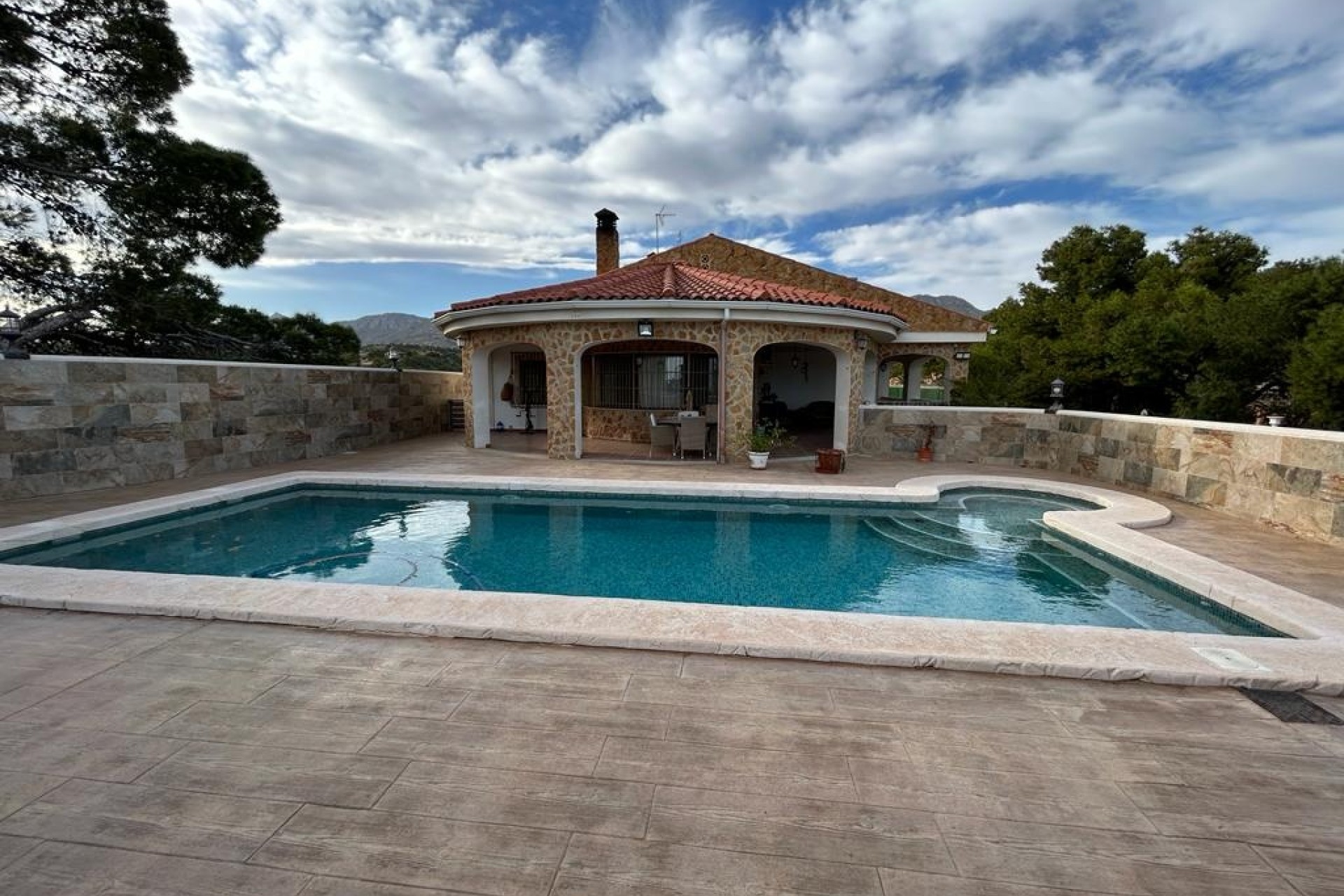 Herverkoop - Finca Landelijk pand -
Crevillente