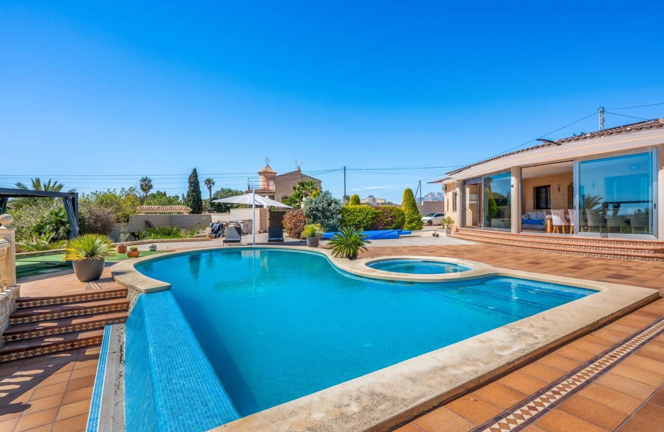 Herverkoop - Finca Landelijk pand -
Crevillente