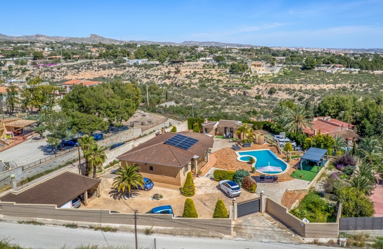 Herverkoop - Finca Landelijk pand -
Crevillente