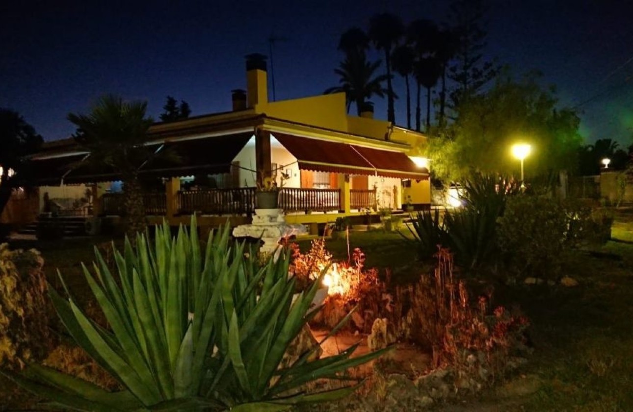 Herverkoop - Finca Landelijk pand -
Elche