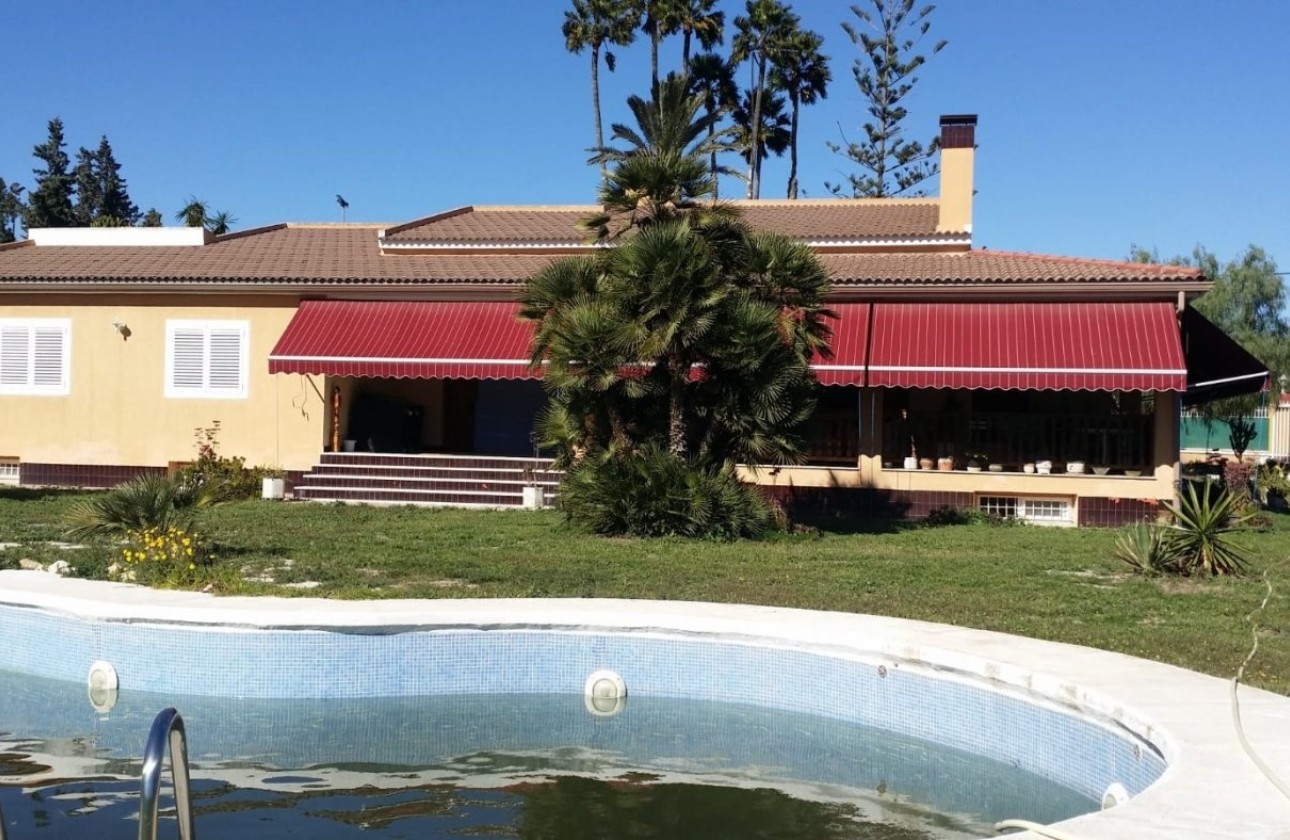 Herverkoop - Finca Landelijk pand -
Elche