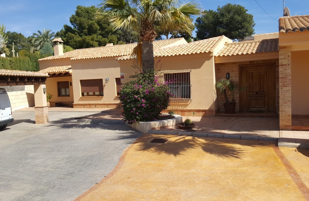 Herverkoop - Finca Landelijk pand -
Elche