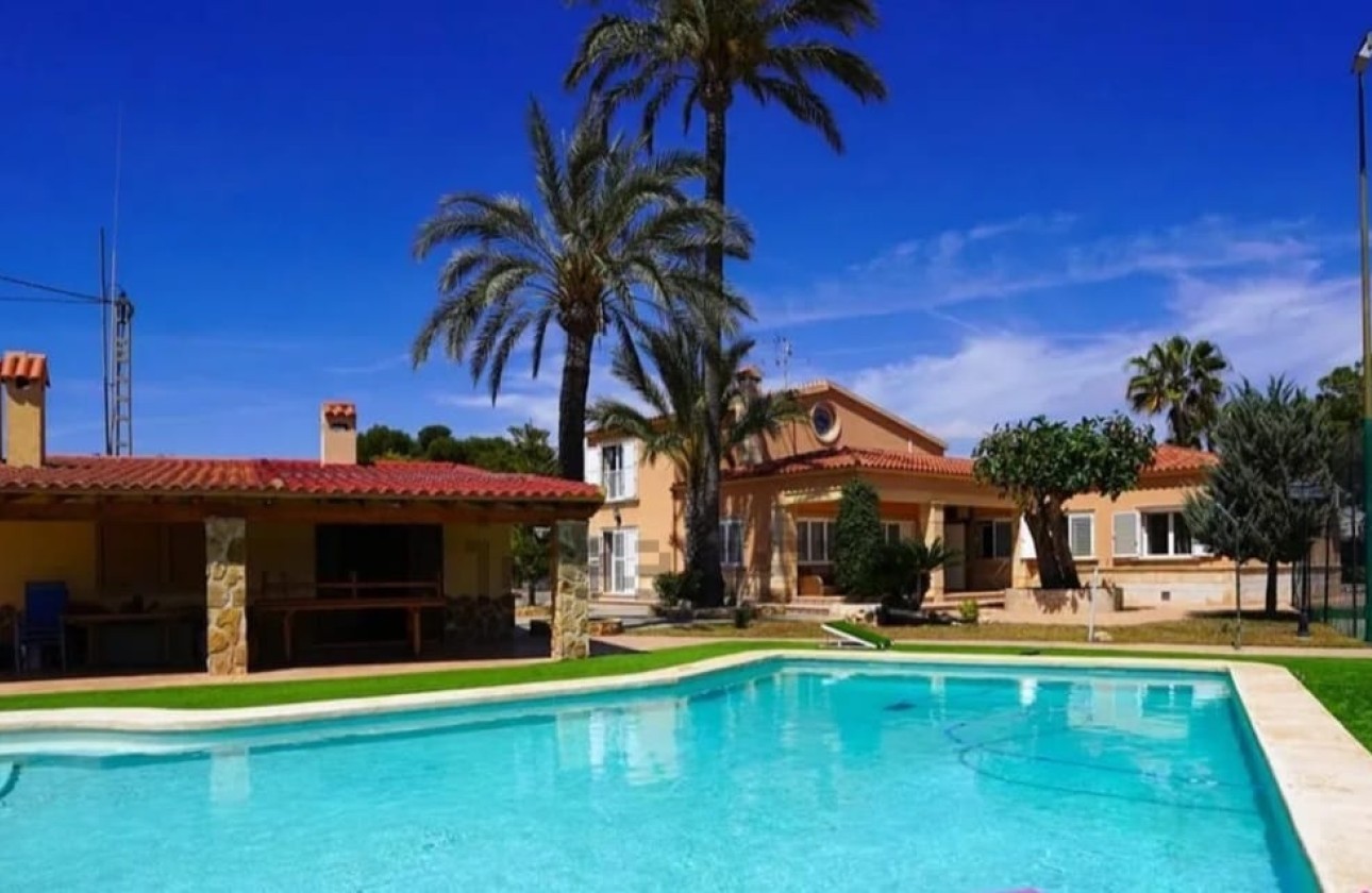 Herverkoop - Finca Landelijk pand -
Elche