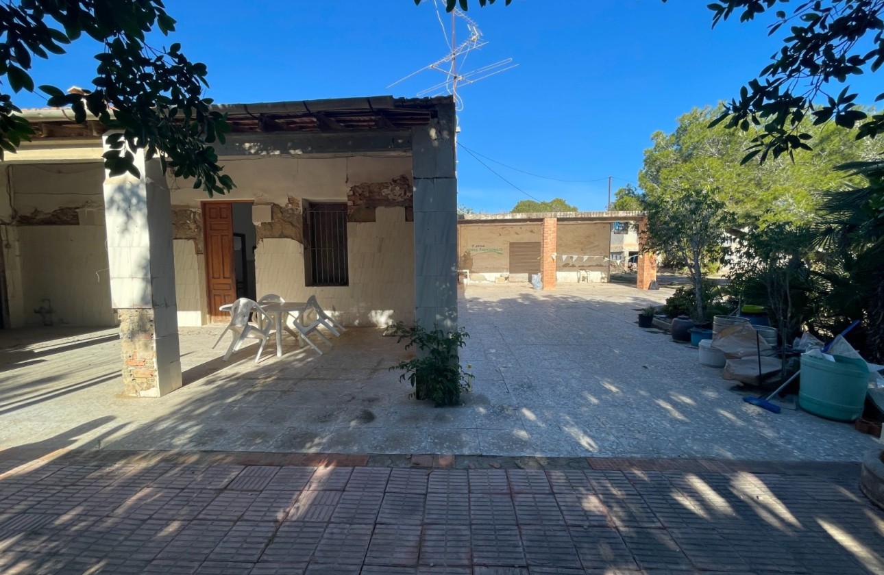 Herverkoop - Finca Landelijk pand -
Elche