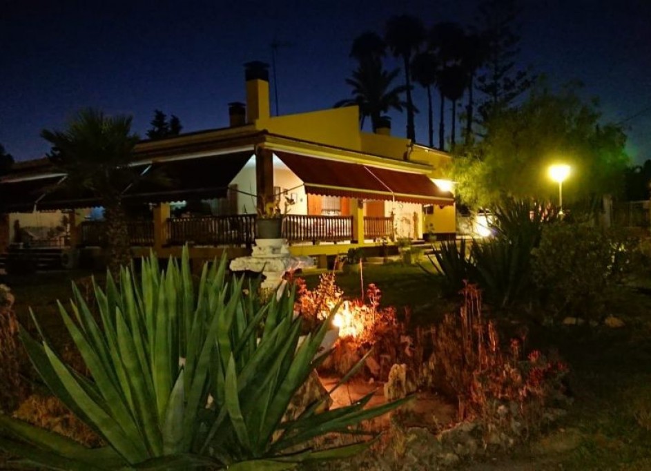 Herverkoop - Finca Landelijk pand -
Elche