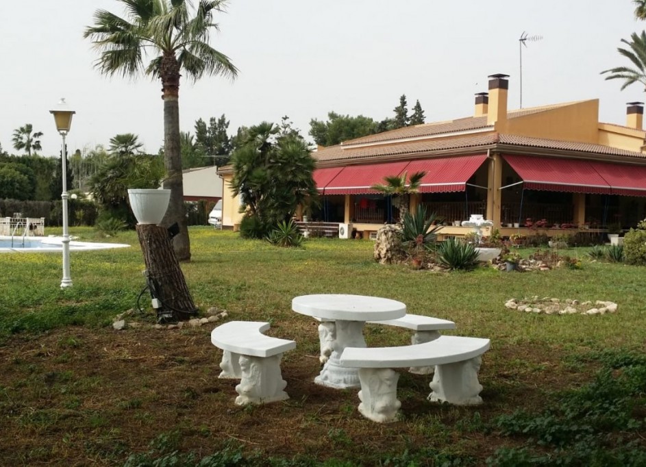 Herverkoop - Finca Landelijk pand -
Elche