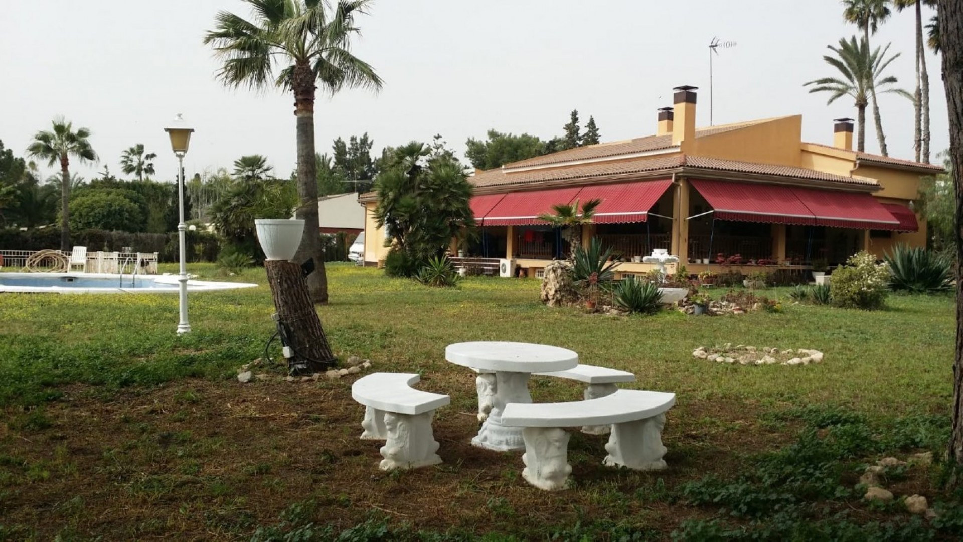 Herverkoop - Finca Landelijk pand -
Elche