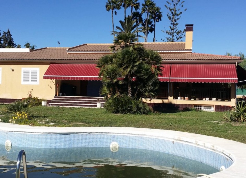 Herverkoop - Finca Landelijk pand -
Elche