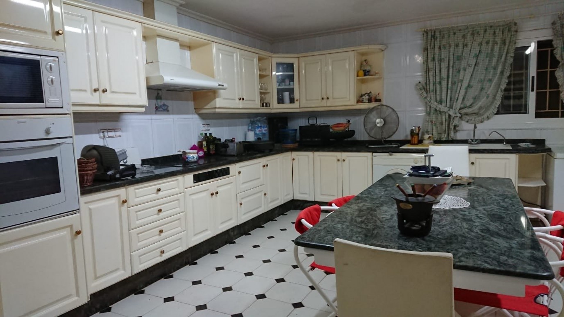 Herverkoop - Finca Landelijk pand -
Elche