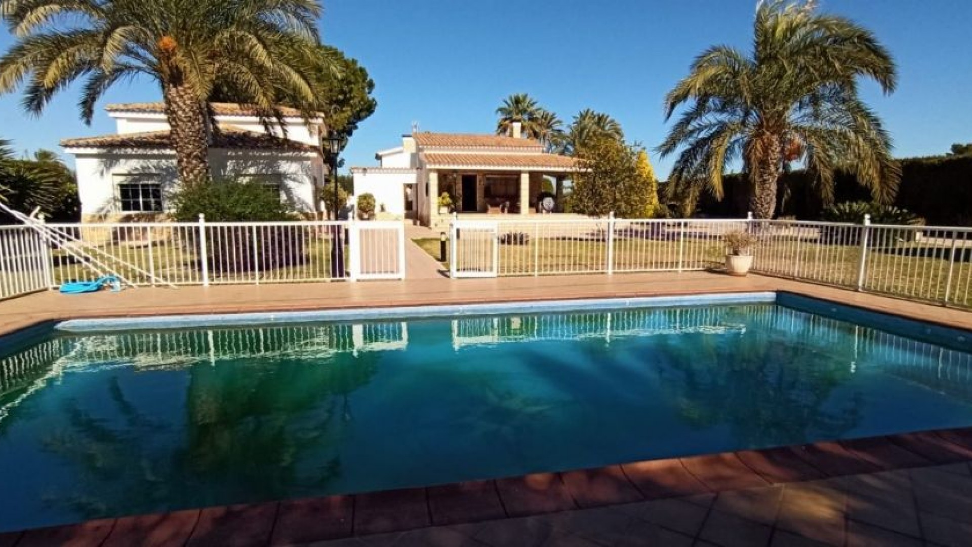 Herverkoop - Finca Landelijk pand -
Elche