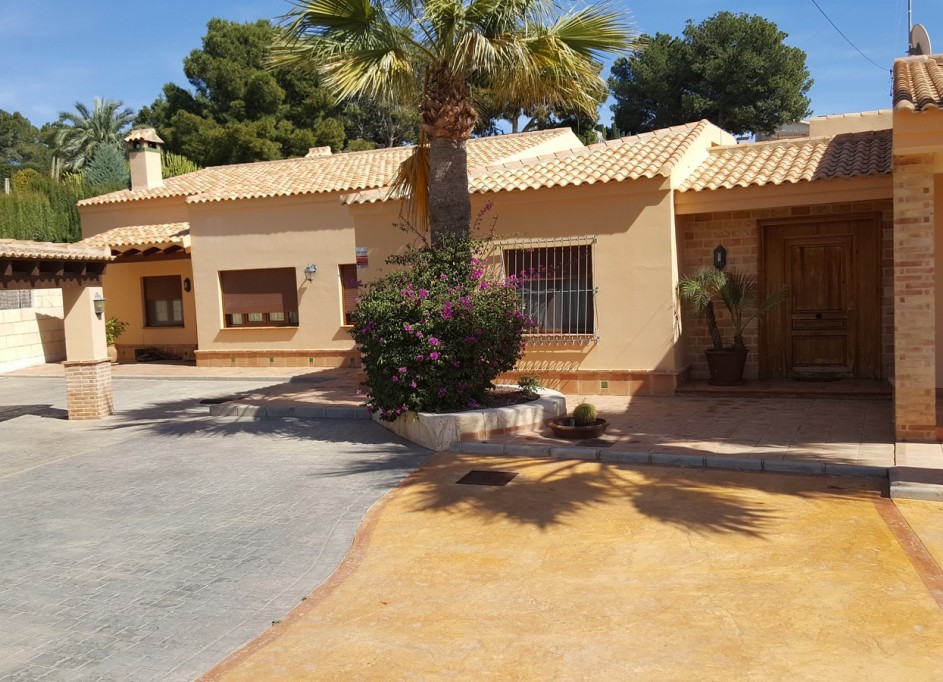 Herverkoop - Finca Landelijk pand -
Elche