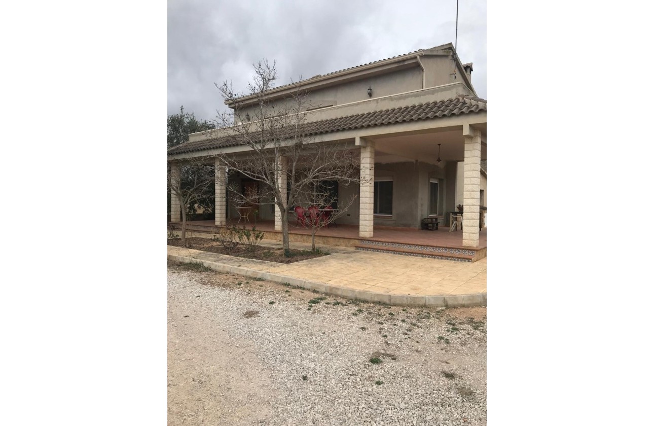 Herverkoop - Finca Landelijk pand -
Hondón de las Nieves