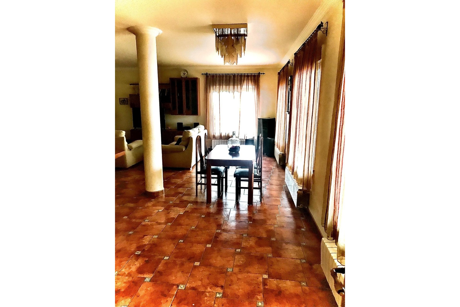 Herverkoop - Finca Landelijk pand -
Hondón de las Nieves