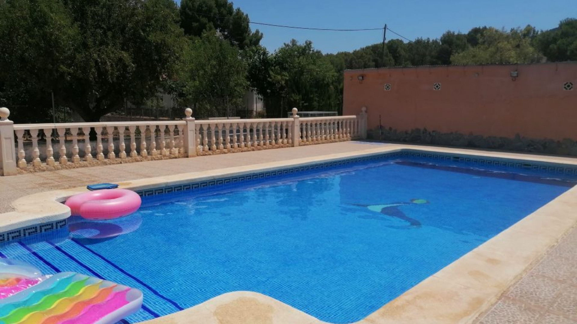 Herverkoop - Finca Landelijk pand -
Hondón de las Nieves