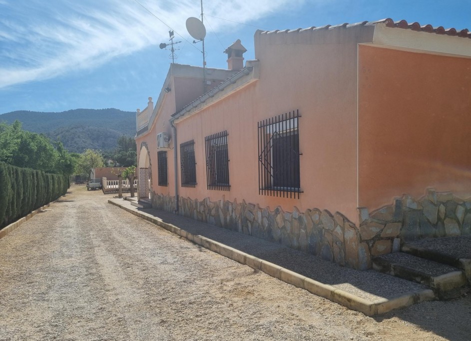 Herverkoop - Finca Landelijk pand -
Hondón de las Nieves