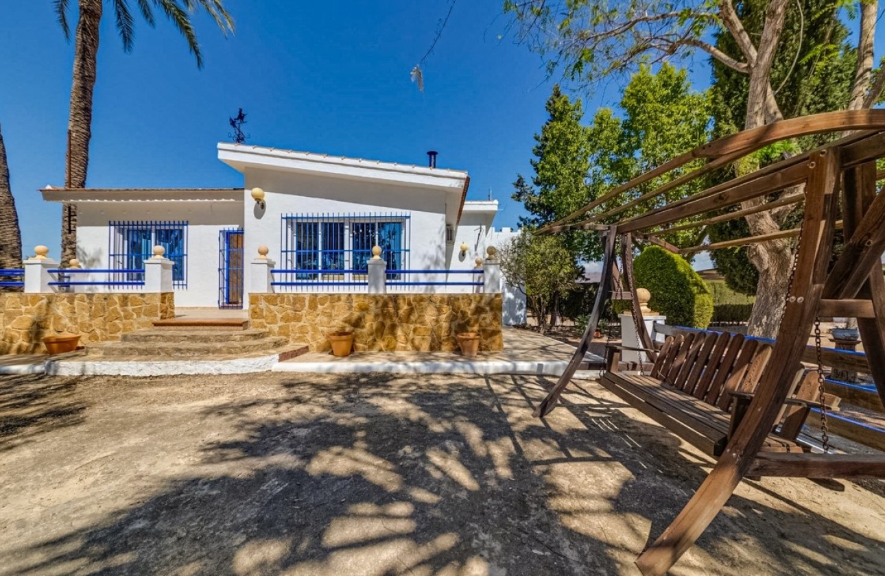 Herverkoop - Finca Landelijk pand -
Jacarilla