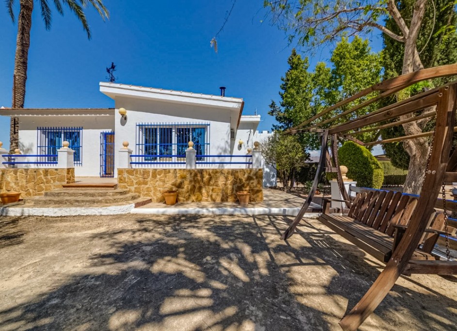 Herverkoop - Finca Landelijk pand -
Jacarilla