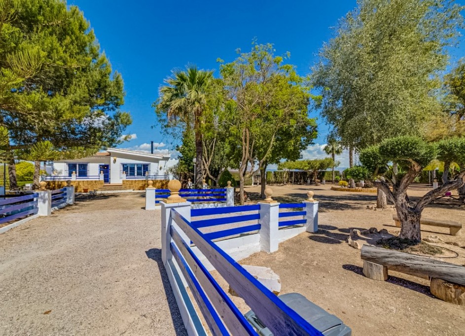 Herverkoop - Finca Landelijk pand -
Jacarilla