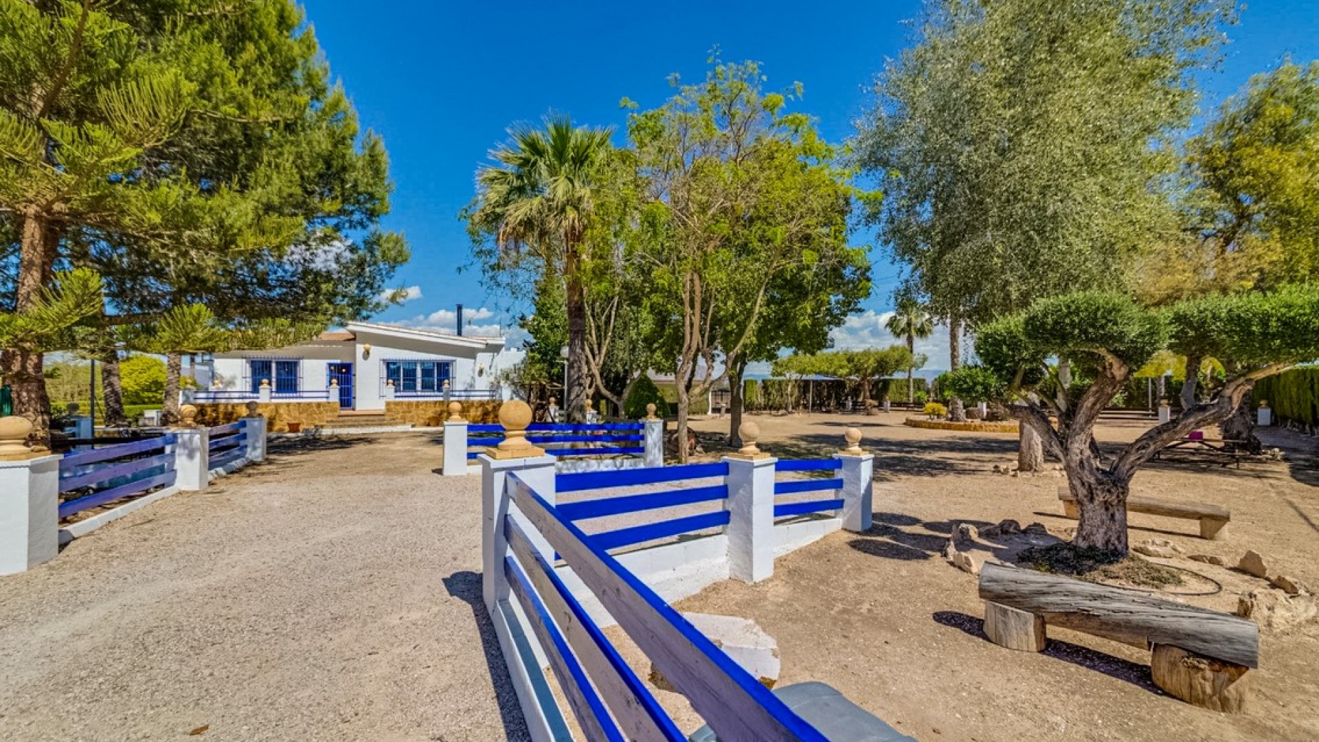 Herverkoop - Finca Landelijk pand -
Jacarilla