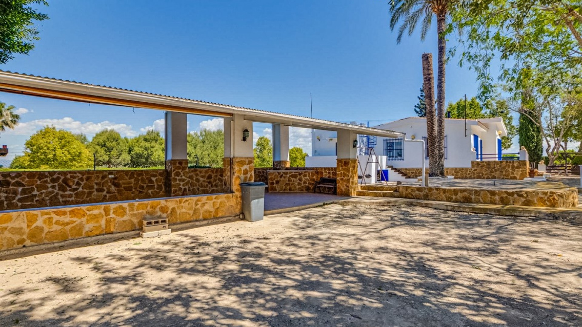 Herverkoop - Finca Landelijk pand -
Jacarilla