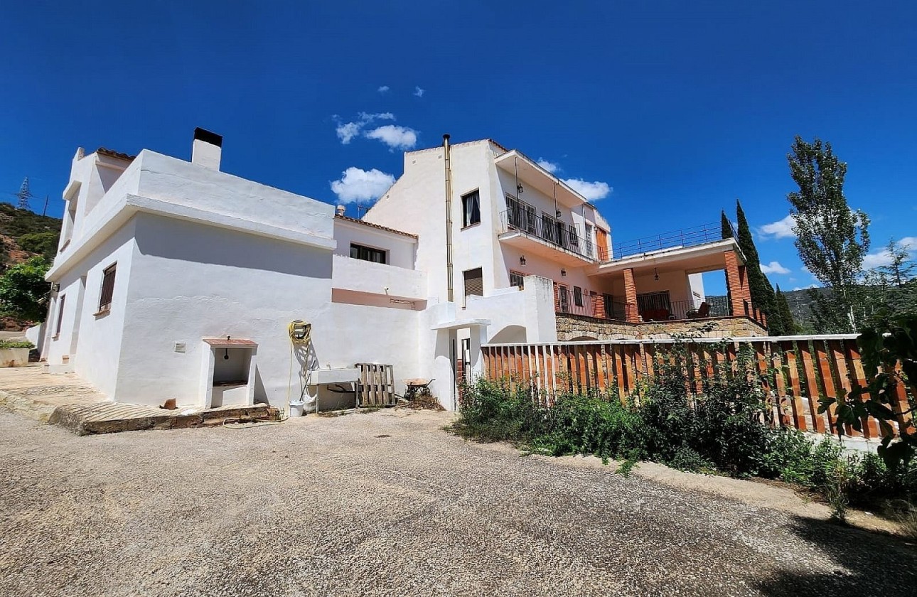 Herverkoop - Finca Landelijk pand -
Jalance