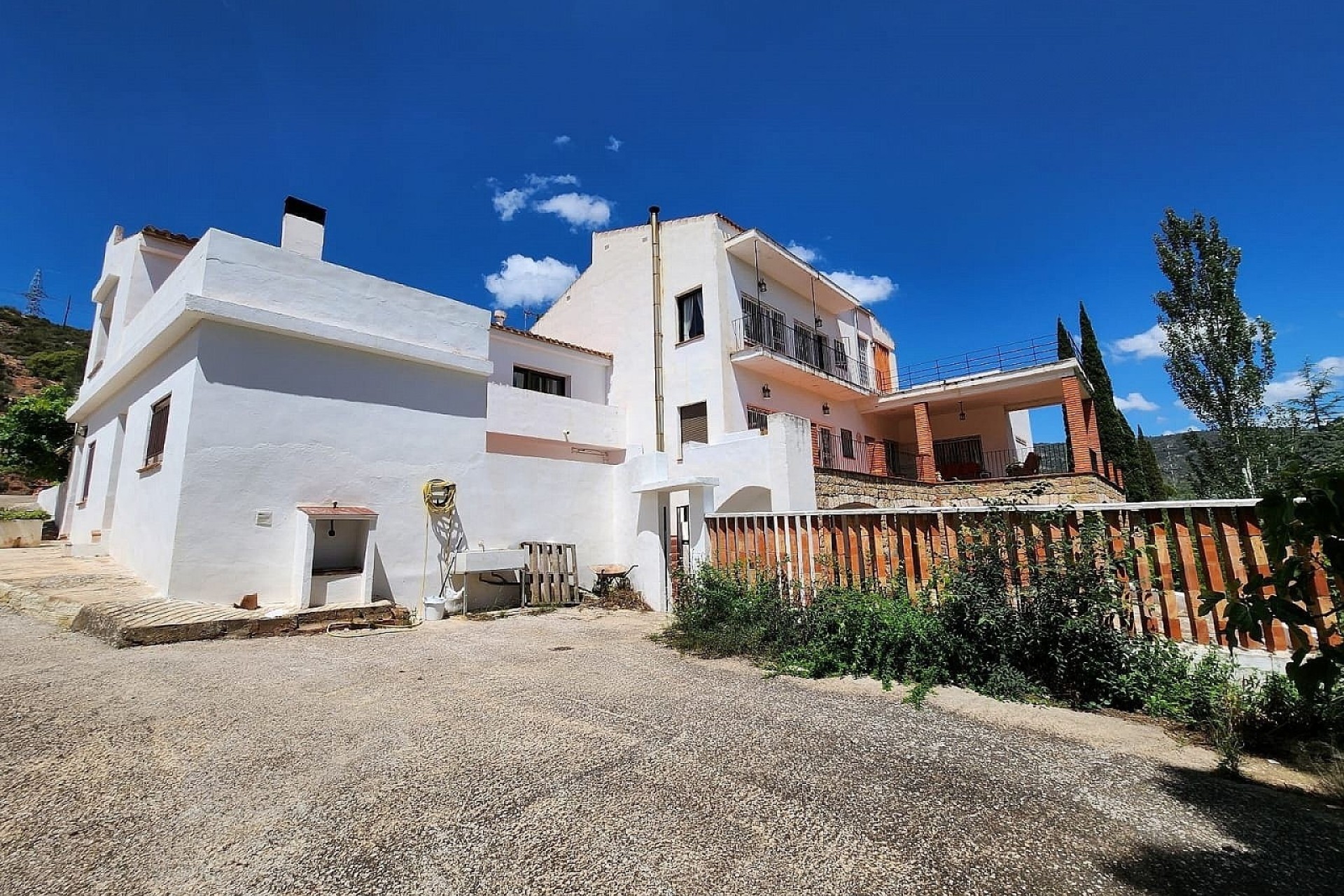 Herverkoop - Finca Landelijk pand -
Jalance